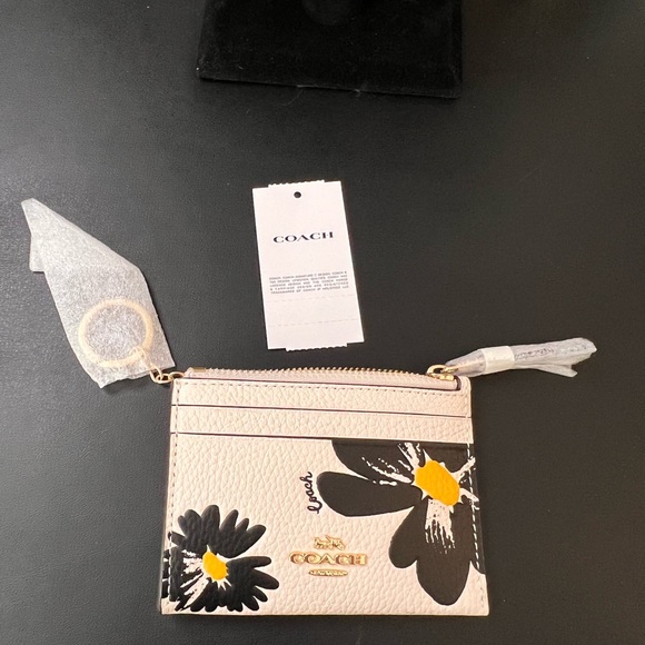 Coach gorgeous, NWT, Floral ID card case with split key ring in Gold/Chalk Multi - Picture 7 of 12